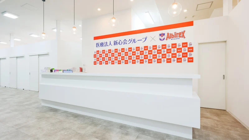 新潟I’S歯科・矯正歯科の受付・待合室